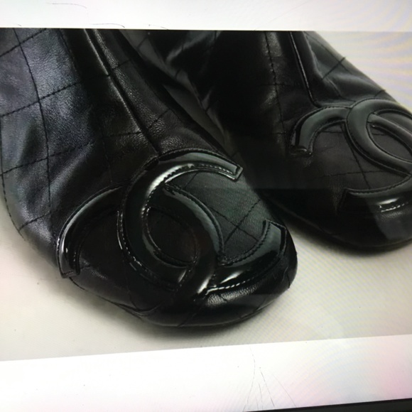 CHANEL mid tall quilted boot with paten leather snap fastner - Picture 4 of 7